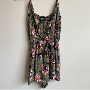 🌸CUTE SUMMER FLORAL ROMPER🌸